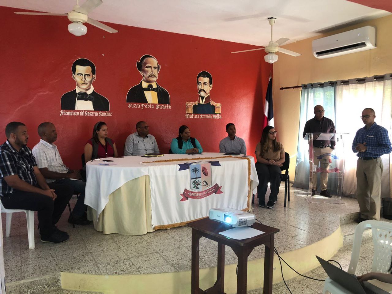 Juramentacion de la comisión censal que estará dirigiendo el censo nacional en el municipio de Castillo