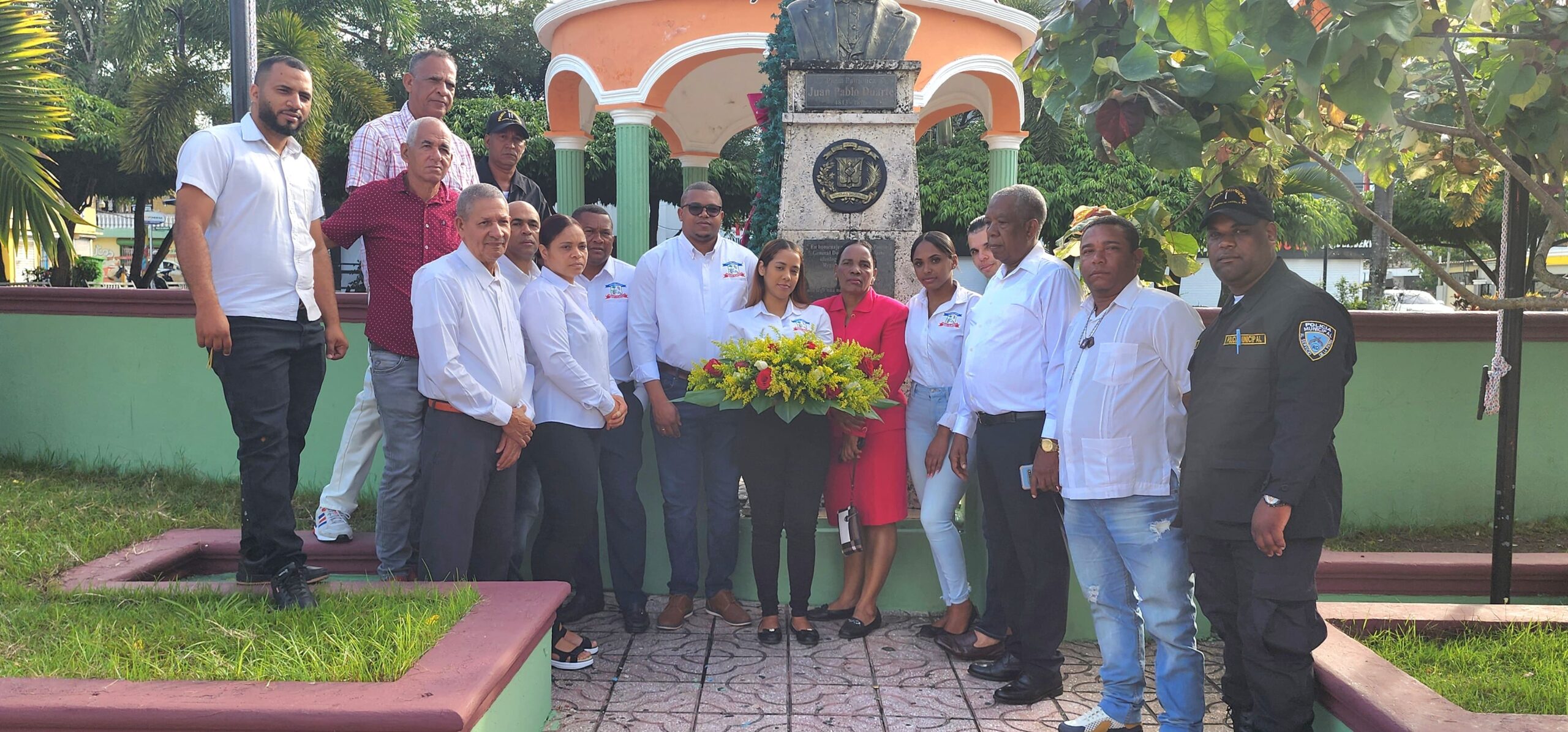 Ofrenda floral en honor al 213 aniversario del nacimiento de Juan Pablo Duarte